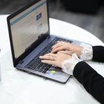 Pourquoi Google favorise les petits sites sur certaines requêtes